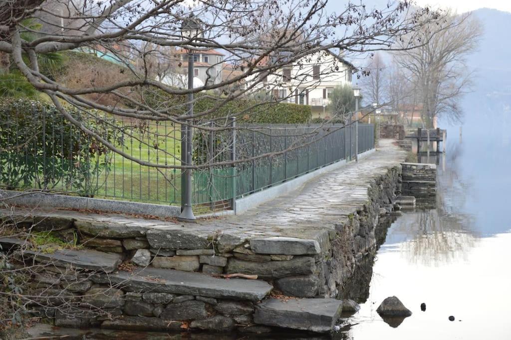 Villa Giardino Con Pontile Sul Lago D'Orta In Riva 奥尔塔圣朱利奥 外观 照片